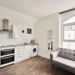 Apartment Modern Central Studio And One Bed Flats Close To The Beach, Bournemouth